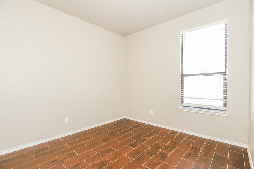 Building Photo - 1218 Bridle Bit