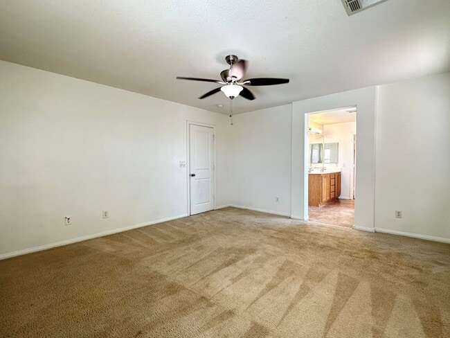 Building Photo - 560 Playa Linda Pl