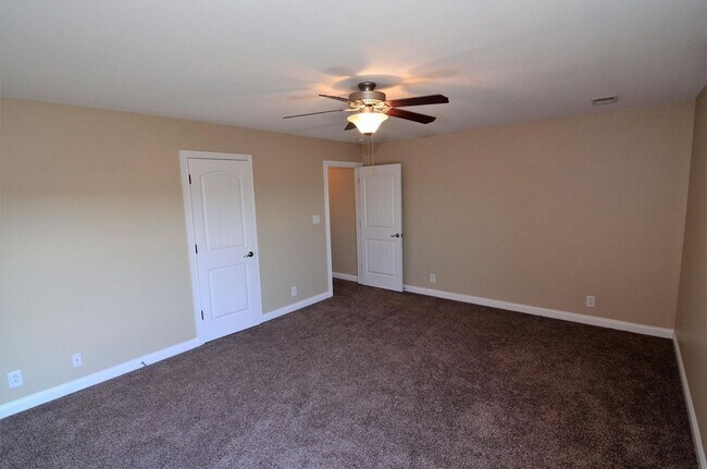 Building Photo - 4 bed 3 ba home...country view backyard