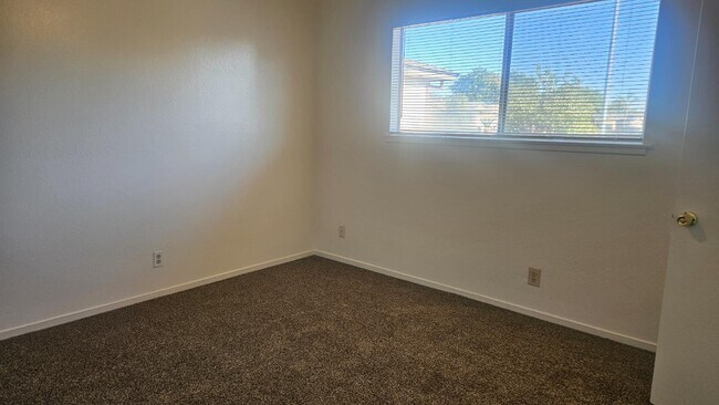 Building Photo - 956 W Antonio Dr