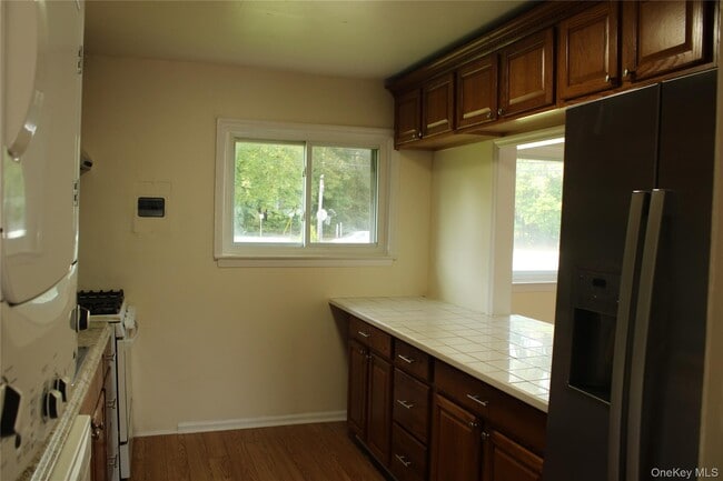 Building Photo - 1 Fishkill Glen Dr