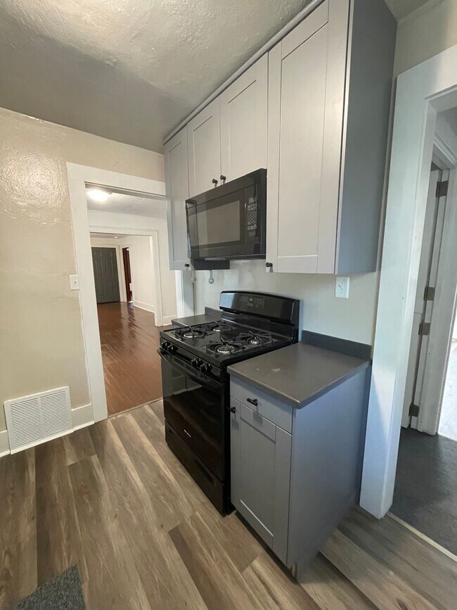 Building Photo - Three Bedroom Single Family Home Near Loeb Stadium