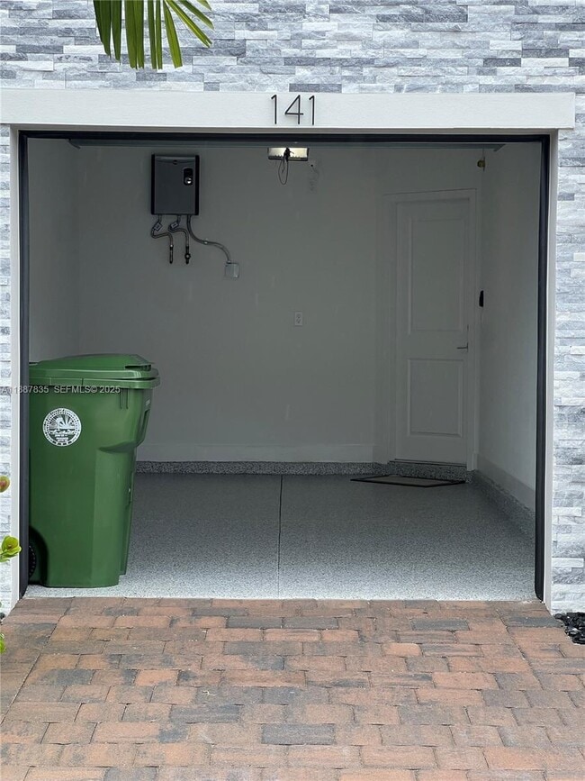 Building Photo - 141 SW 171st Ave