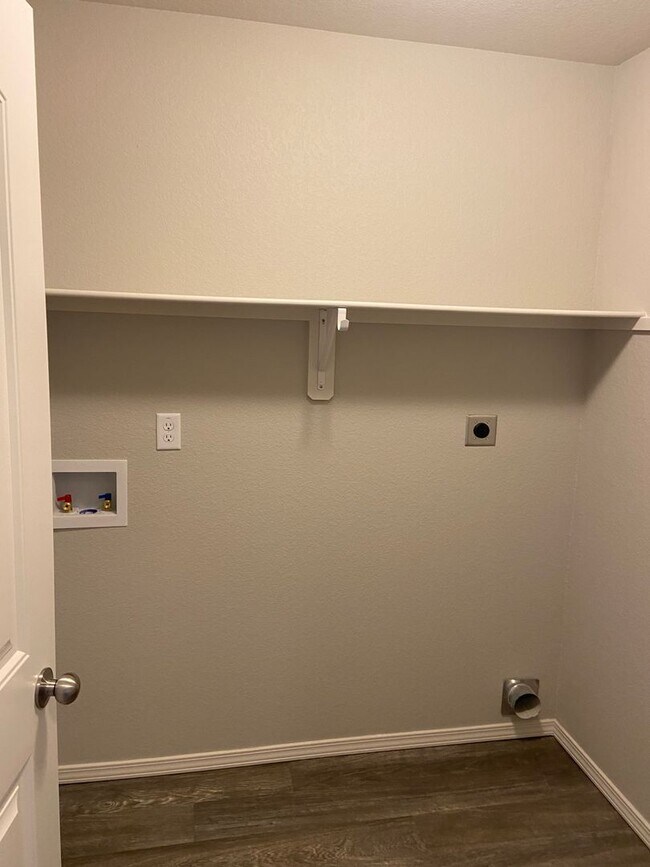 Building Photo - *Pre-leasing* Three Bedroom | Two Bath Home in Conrad Court