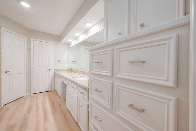 Building Photo - 15511 Rana Ct