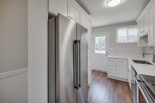 Building Photo - 405 Figuers Dr