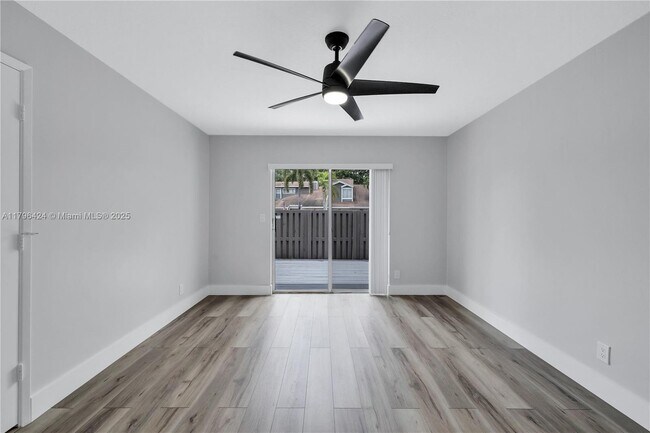 Building Photo - 618 Woodgate Cir