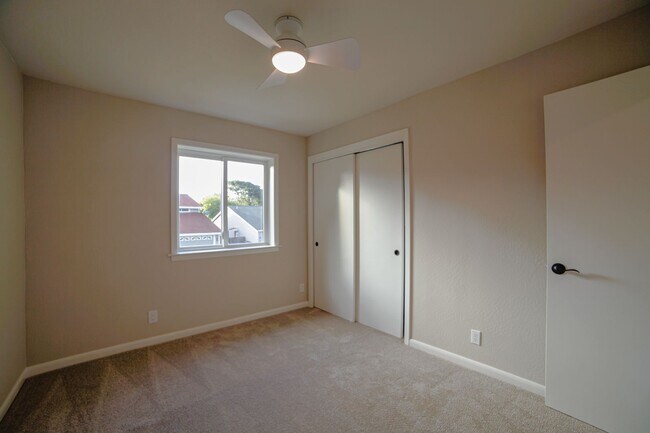 Building Photo - Newly Updated Two Story Home!