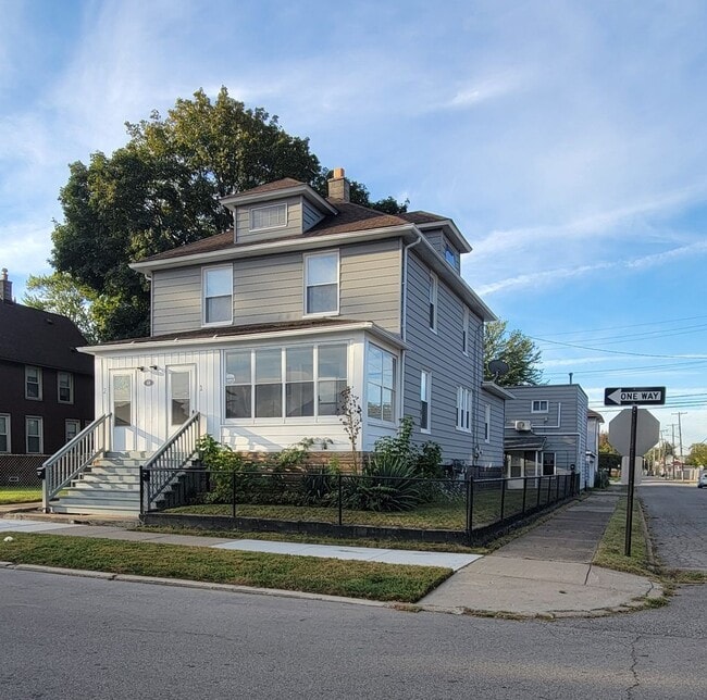 Primary Photo - 68 E James St