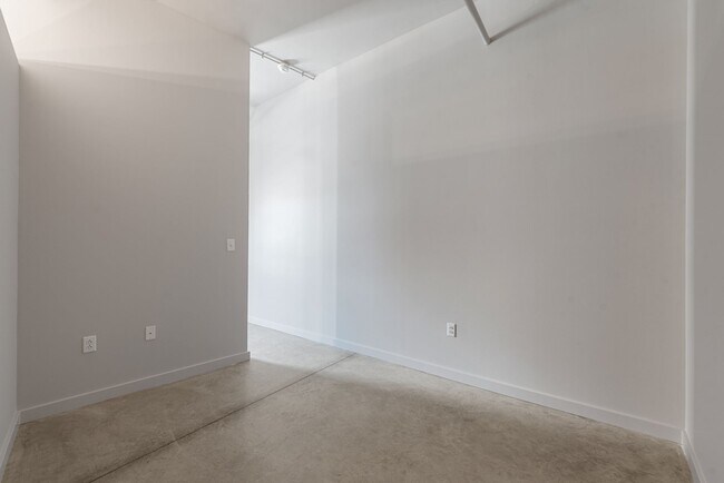 Building Photo - 1006 Olive St
