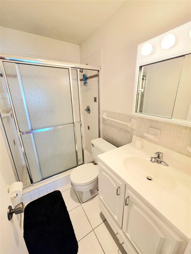 Building Photo - 2230 NE 56th Pl