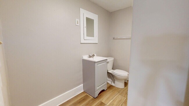 Building Photo - 1031 W.9th St.