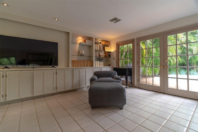 Building Photo - 3670 Avocado Ave