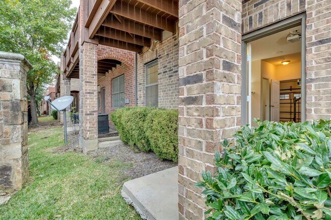 Building Photo - 1506 Biltmore Ln