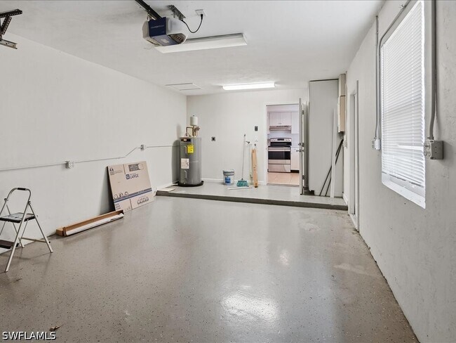 Building Photo - 646 99th Ave N