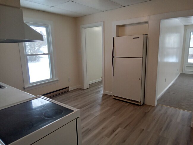 Building Photo - 53 Classic St