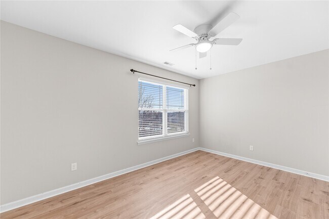 Building Photo - 467 Parkgate Dr