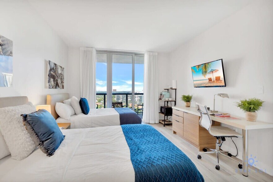 Building Photo - 2602 E Hallandale Beach Blvd