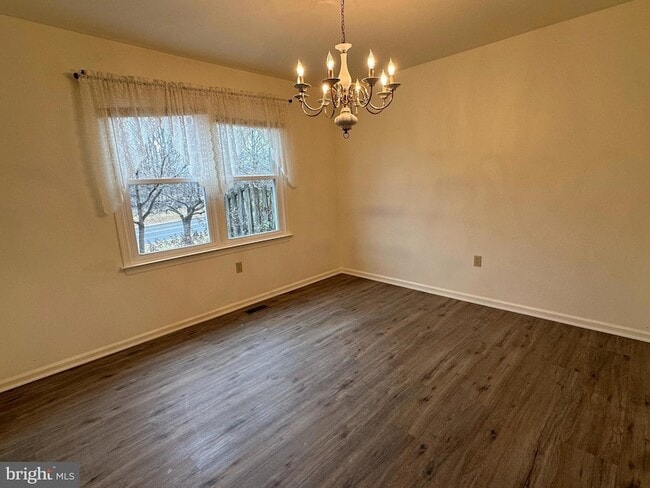 Building Photo - 25 Green Meadow Ct