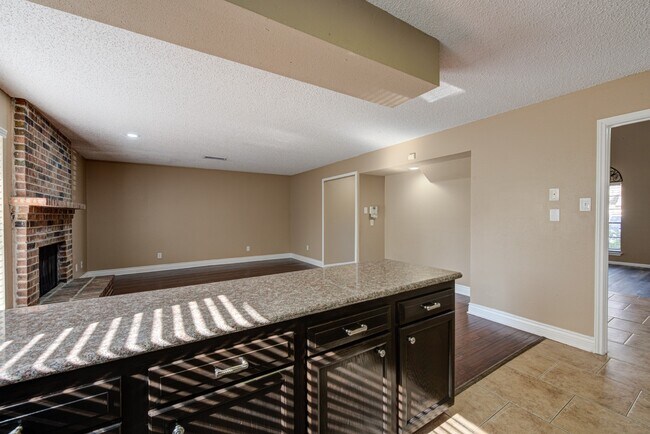 Building Photo - 21427 Park Run Dr