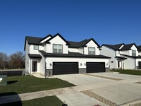 Building Photo - 626 Rapp Dr