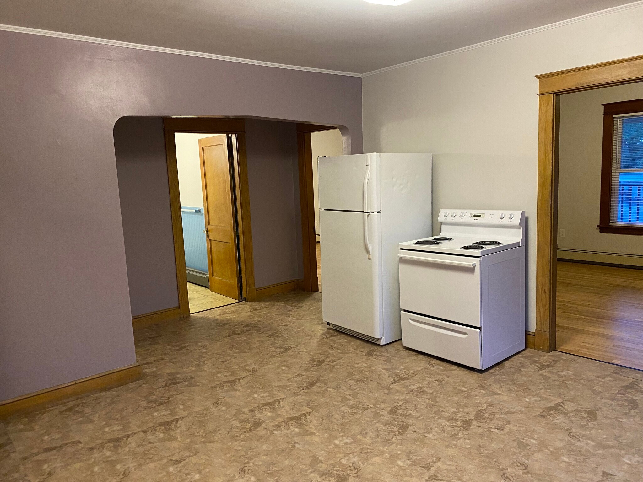 Kitchen - 181 Webber Ave