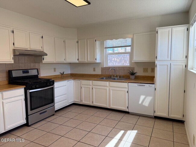 Building Photo - 293 Atlantic Rd