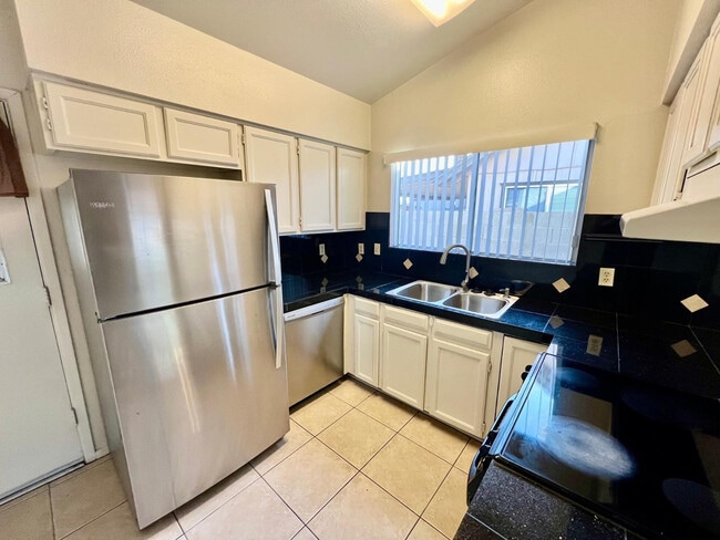 Building Photo - 953 W Emelita Cir