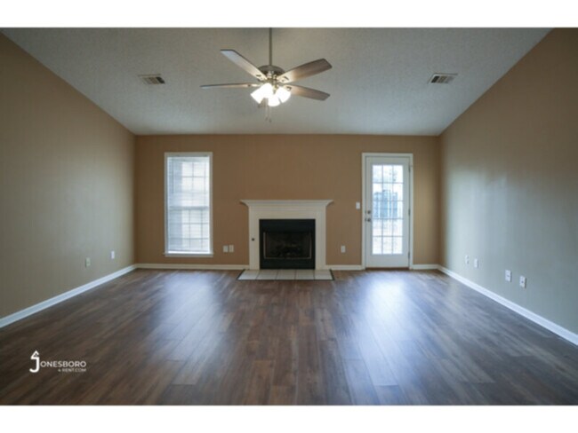 Building Photo - 2109 Bristol Dr