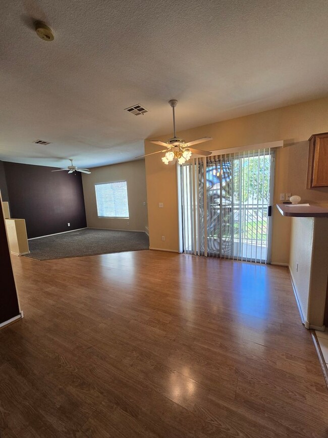 Building Photo - Fabulous 2-Bedroom, 2-Bathroom Upstairs Un...