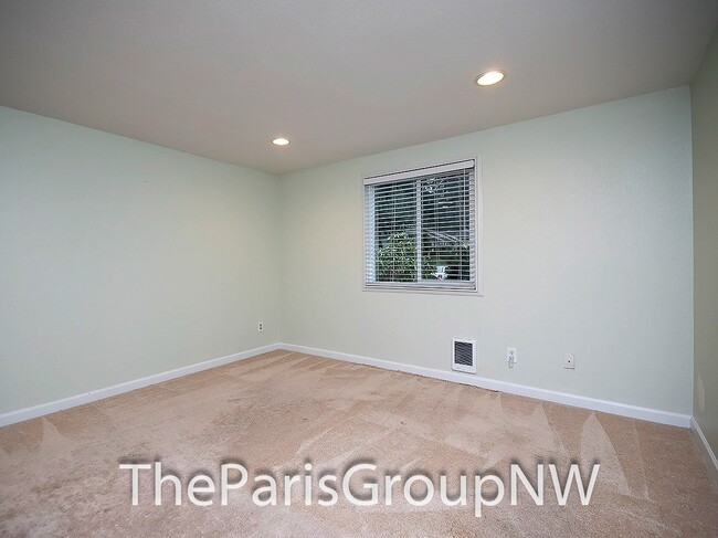 Building Photo - 3br Totem Lake Condo Big Open Flr Plan