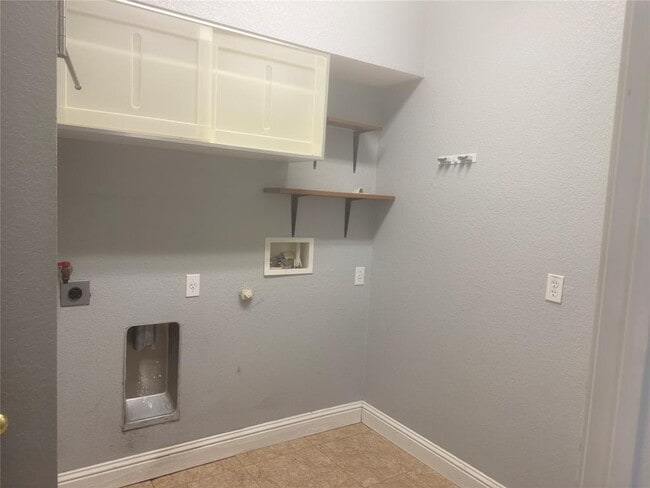 Building Photo - 14408 Charles Dickens Dr