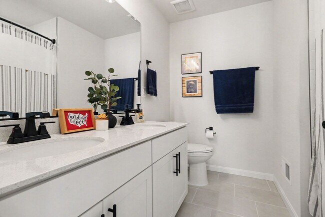 Building Photo - Beautiful Home in Pendleton!