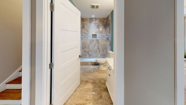 Building Photo - 6BR/4BA Cottage in Fort Sanders | Walk to ...