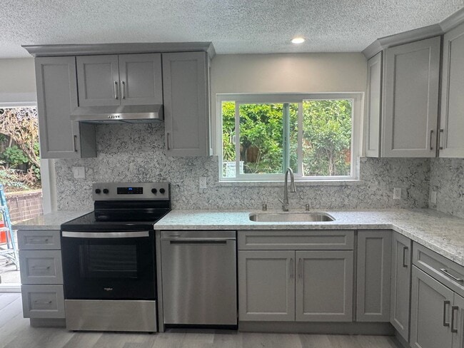 Building Photo - Spacious 4Bed/3Bath House Home in El Cerrito!