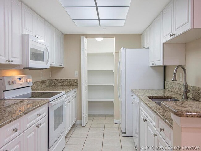Building Photo - 100 Crestwood Ct N