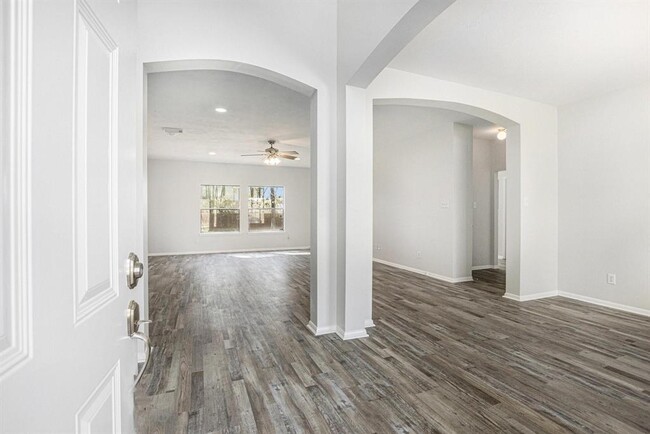 Building Photo - 907 Hinsdale