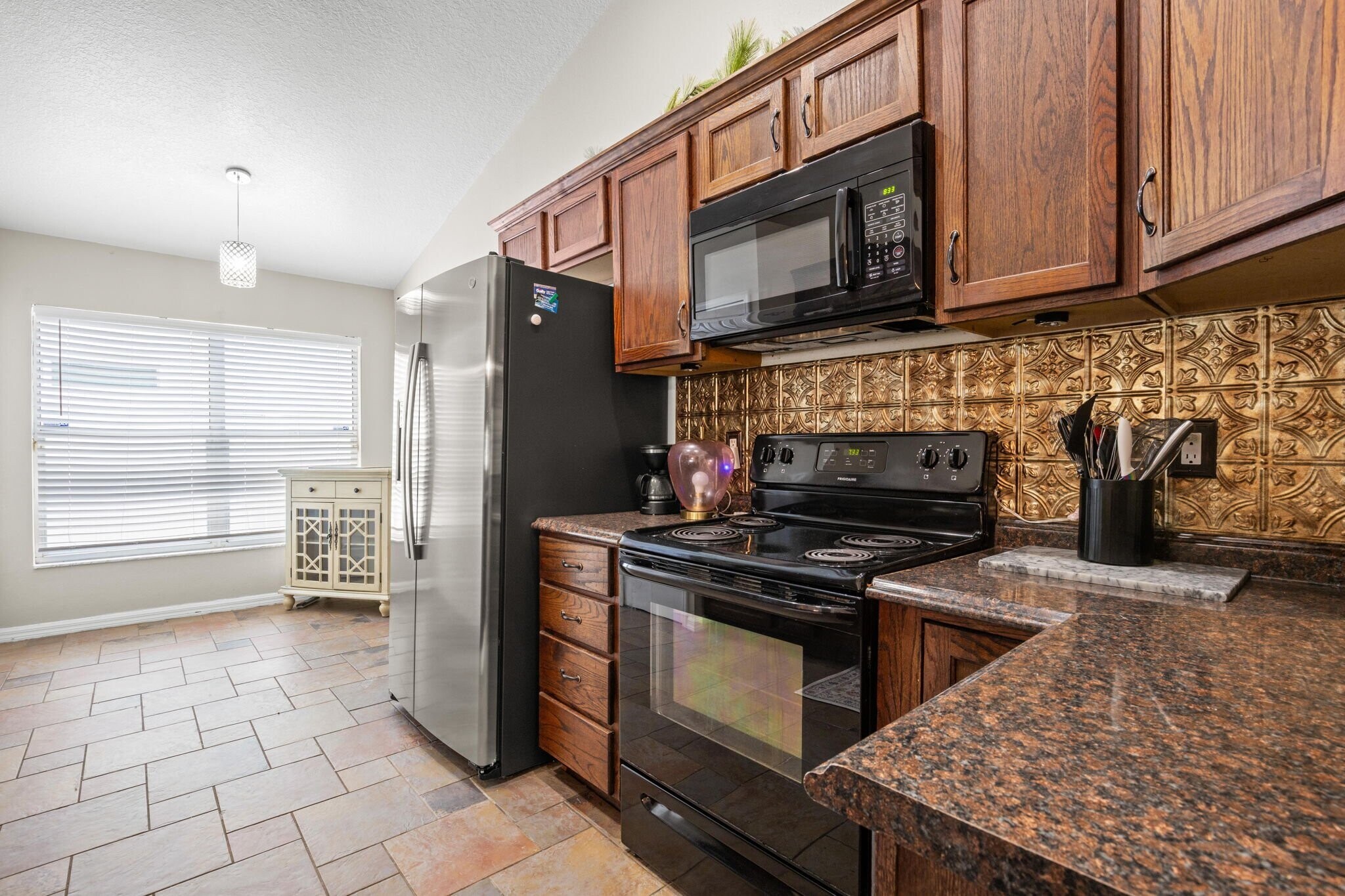 Building Photo - 18102 Leafwood Cir