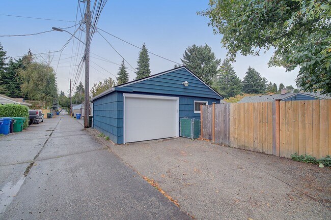 Building Photo - 3bd/1.5ba Seattle House