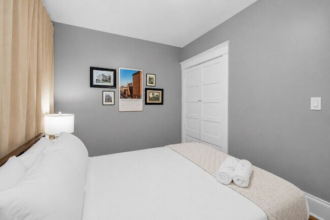 Building Photo - Furnished 7-Bedroom, 4-Bath Whole House in North Buffalo