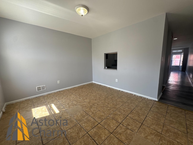 Building Photo - Updated 2 Bedroom Home with Modern Kitchen