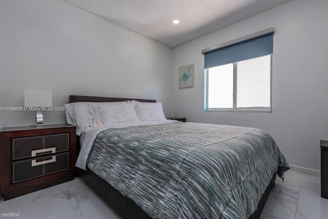 Building Photo - 3 br, 2 bath House - 14347 SW 176th Ter Fl...