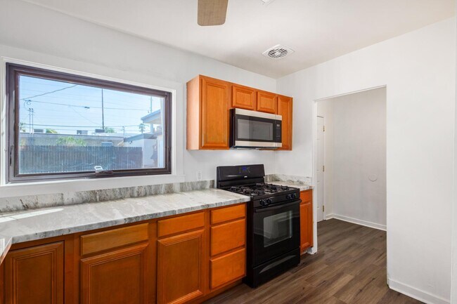 Building Photo - 4613 N 11th Pl