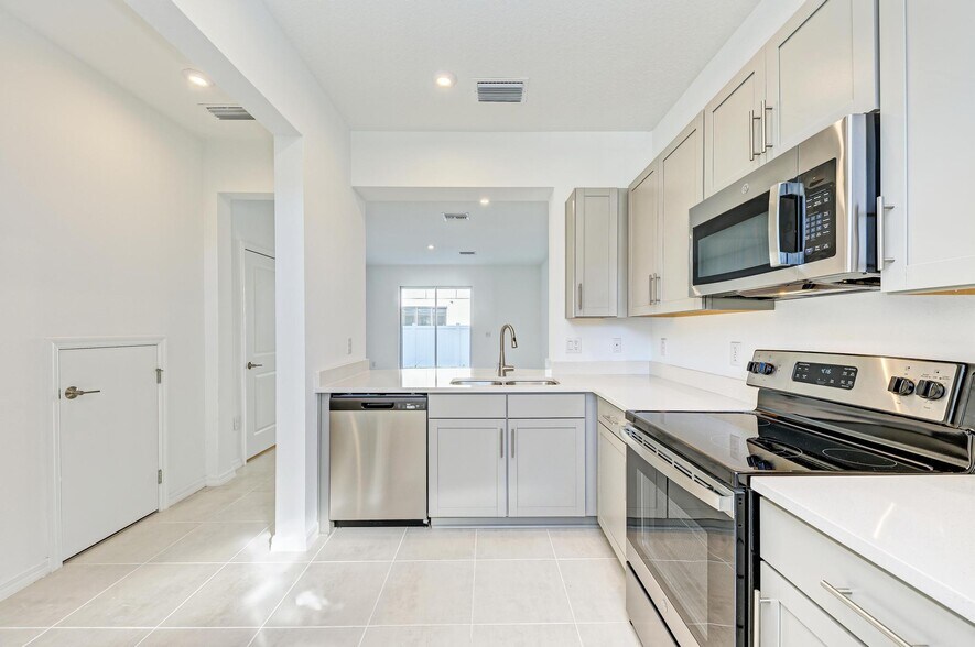 Building Photo - 6354 Fairmont Ln