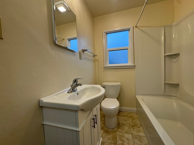 Building Photo - W Hawthorne ST