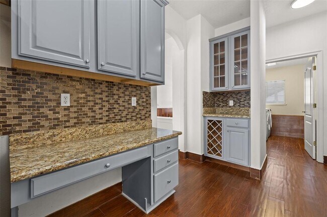 Building Photo - 9484 Walnut Crest Dr