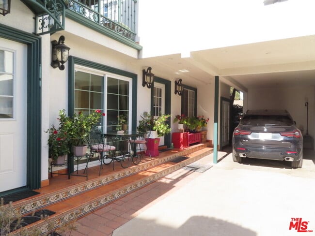 Building Photo - 4186 Lincoln Ave