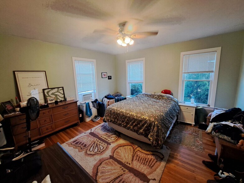 bedroom 1 - 377 Pearl St