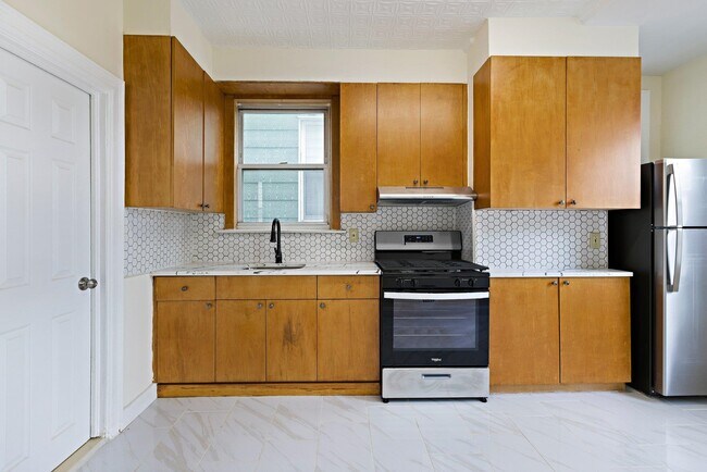 Building Photo - 667 Liberty Ave