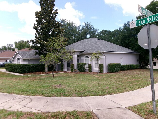 Building Photo - 12415 Lake Valley Dr